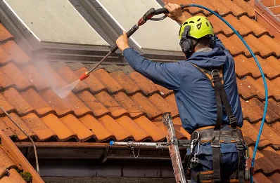 Démoussage et hydrofuge de toiture à Laurabuc
